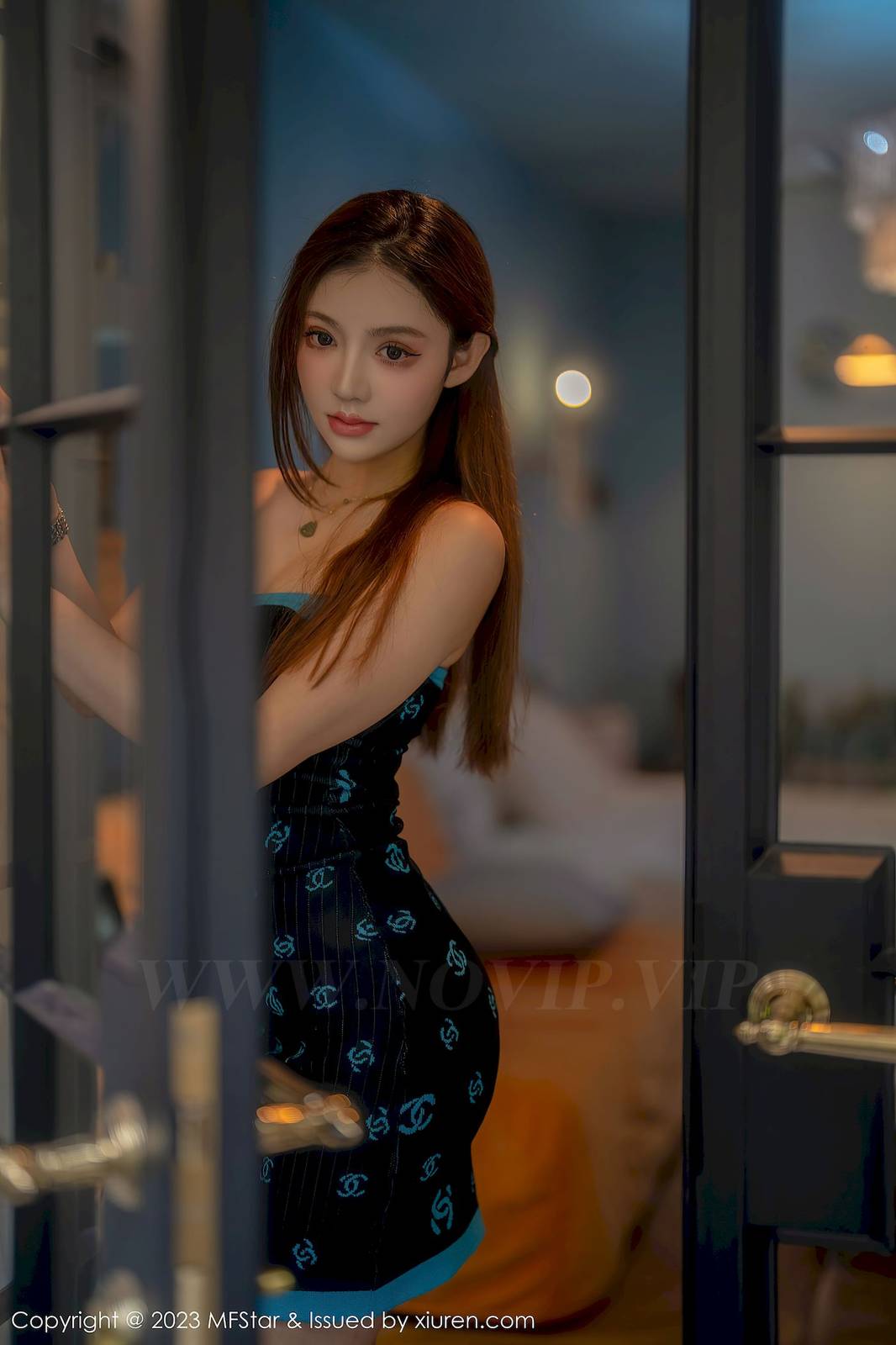 模范学院新人嫩模加朵babe深色露肩连衣短裙首套写真-16