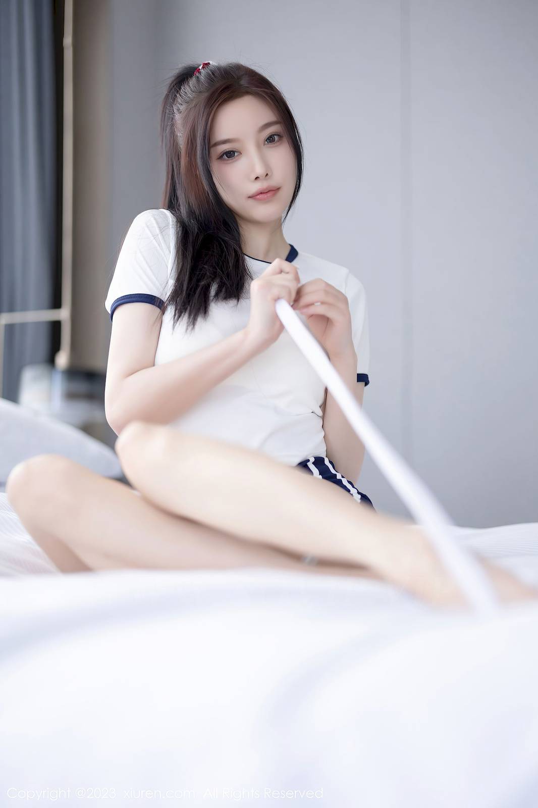 秀人网性感女神杨晨晨Yome白色收身上衣丝袜美臀写真-21