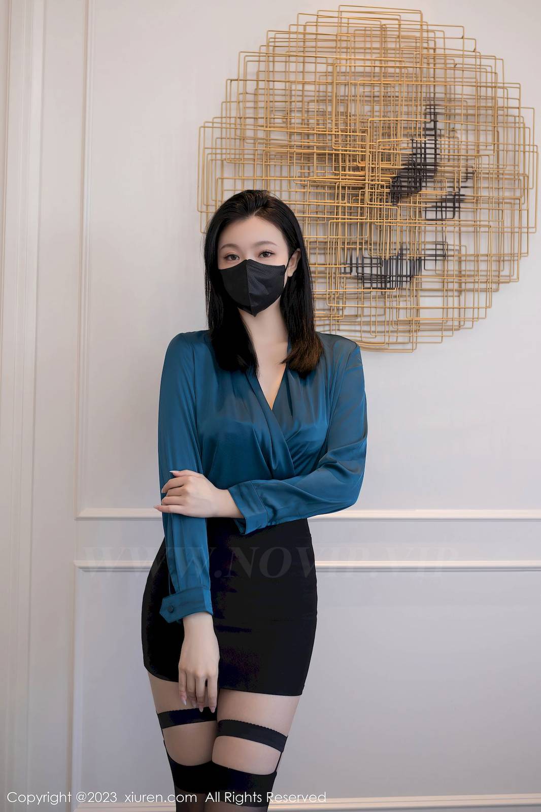 秀人网美女模特安然anran蓝色上衣搭配黑色短裙珠三角旅拍-3