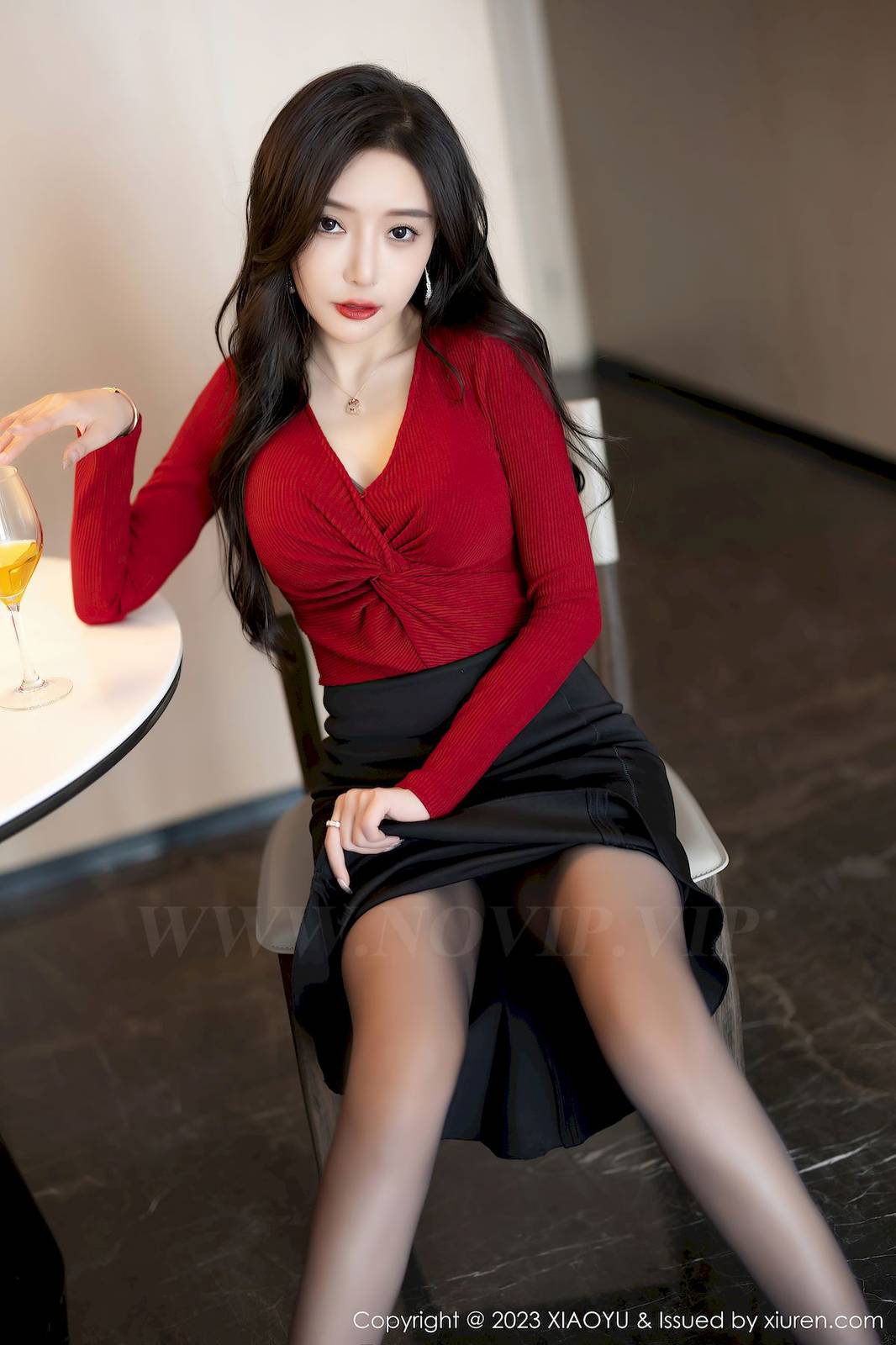 语画界性感女神王馨瑶yanni红色服饰搭配黑色短裙写真-17