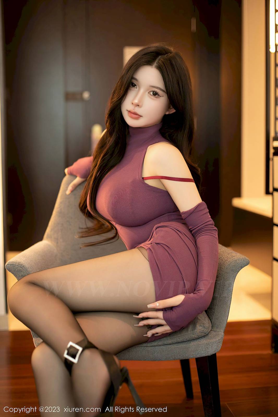 秀人网新人模特林珊珊暗红连衣短裙明艳动人泰国旅拍-31