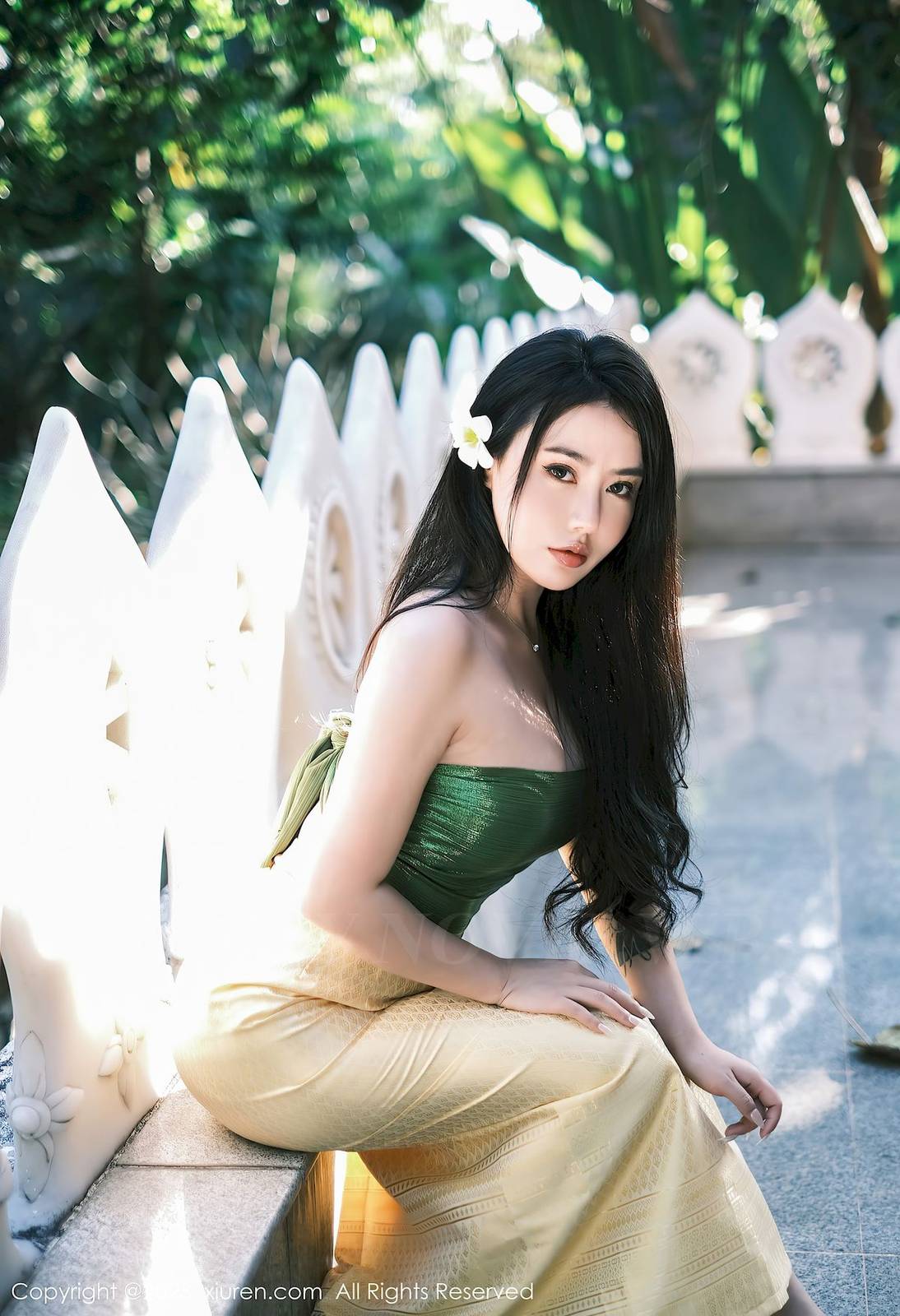 秀人网性感女神Manuela玛鲁娜丰润身材异域风情户外写真-23