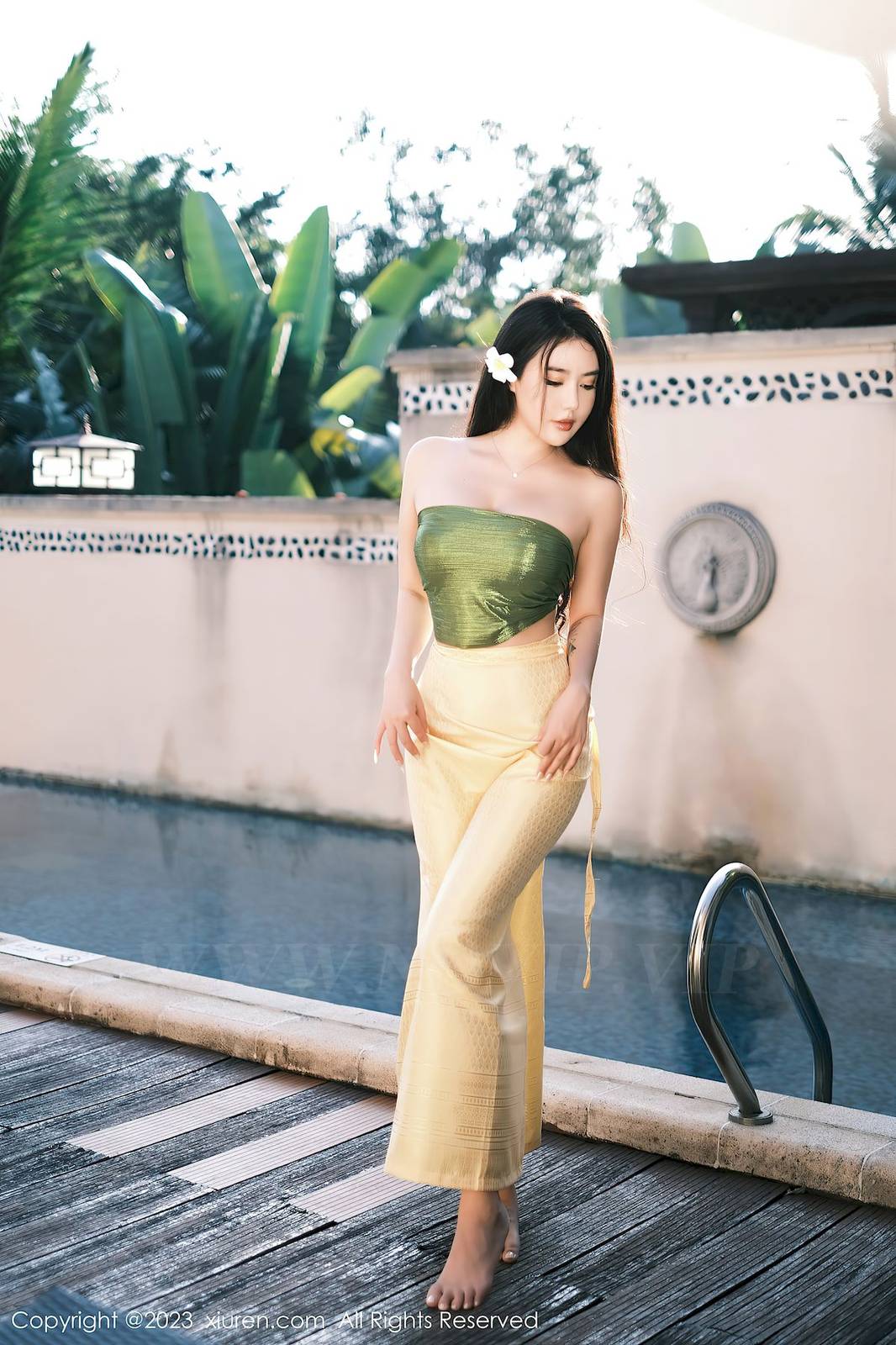 秀人网性感女神Manuela玛鲁娜丰润身材异域风情户外写真-29