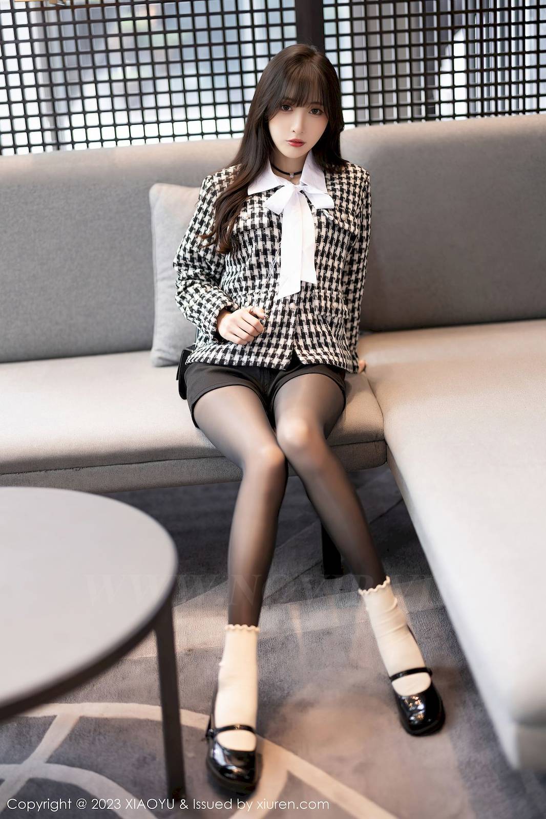 语画界美女模特林星阑黑白格子服饰搭配黑色短裤性感写真-5