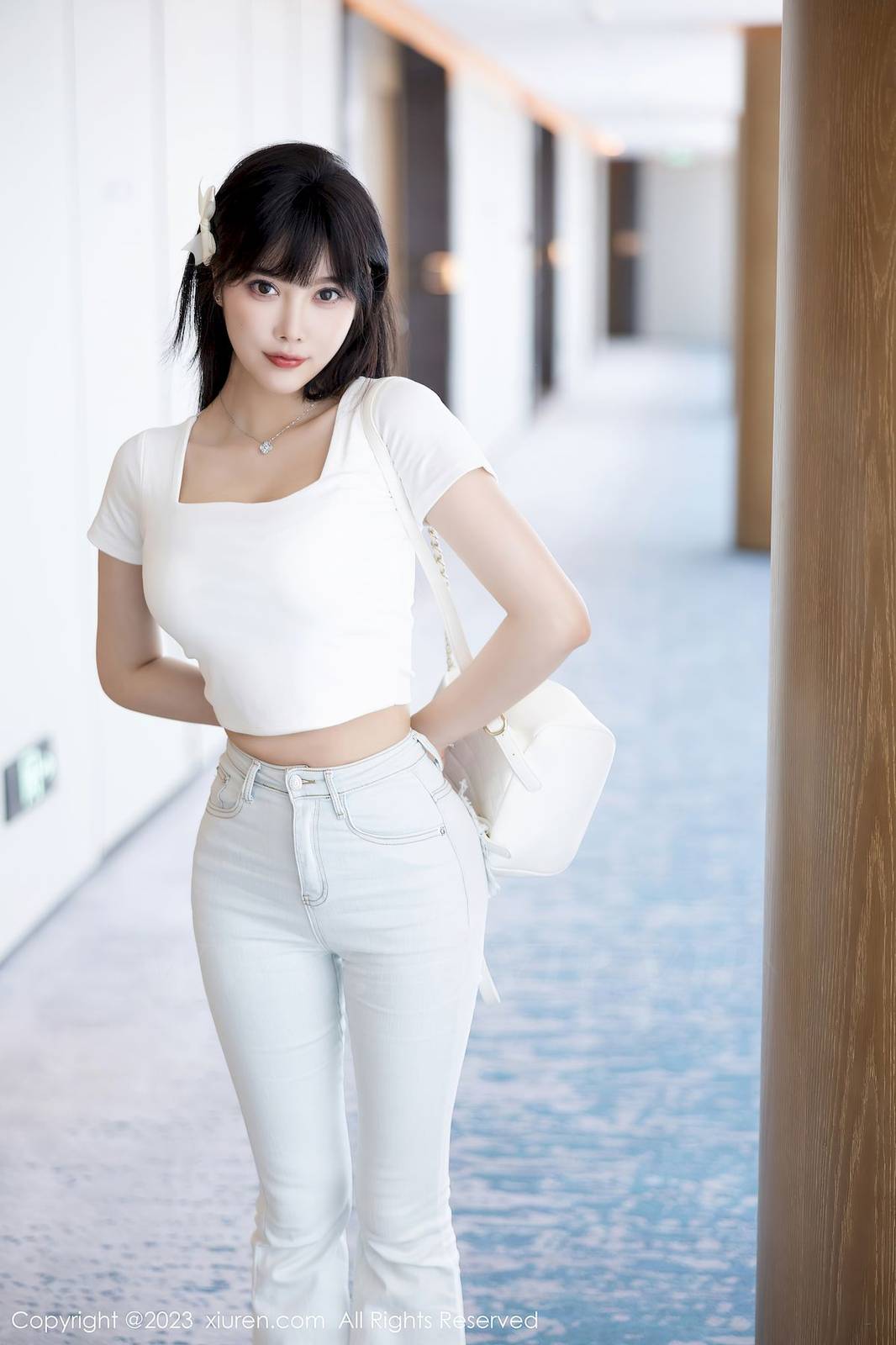 秀人网性感女神杨晨晨Yome白色牛仔裤搭配原色丝袜写真-13