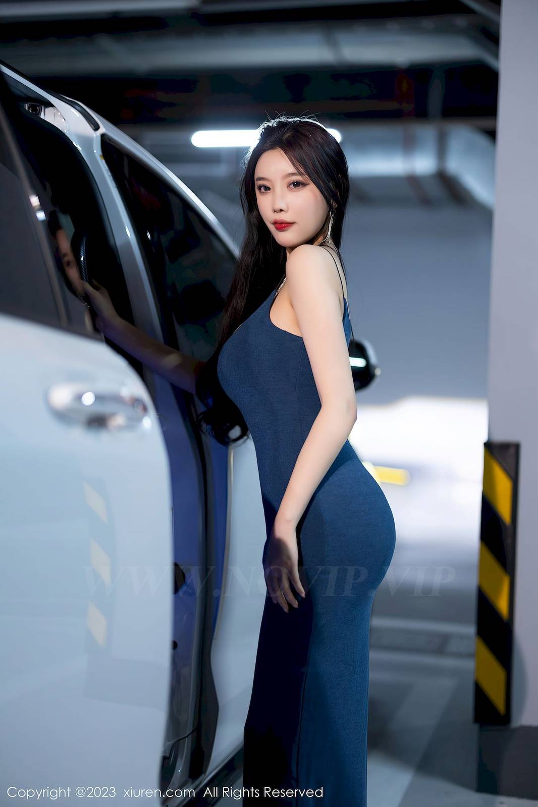 秀人网性感女神杨晨晨Yome蓝色吊带长裙丰腴身材海南旅拍-5