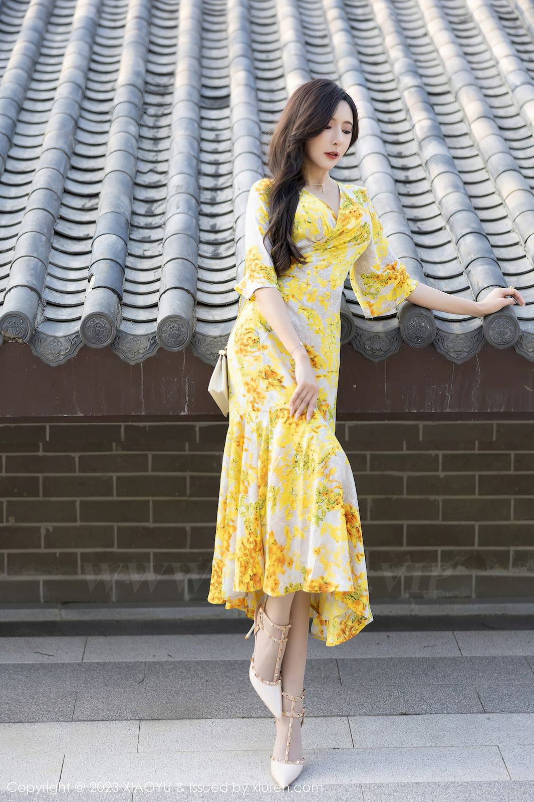 语画界性感女神王馨瑶yanni连衣长裙搭配原色丝袜贵州旅拍-9