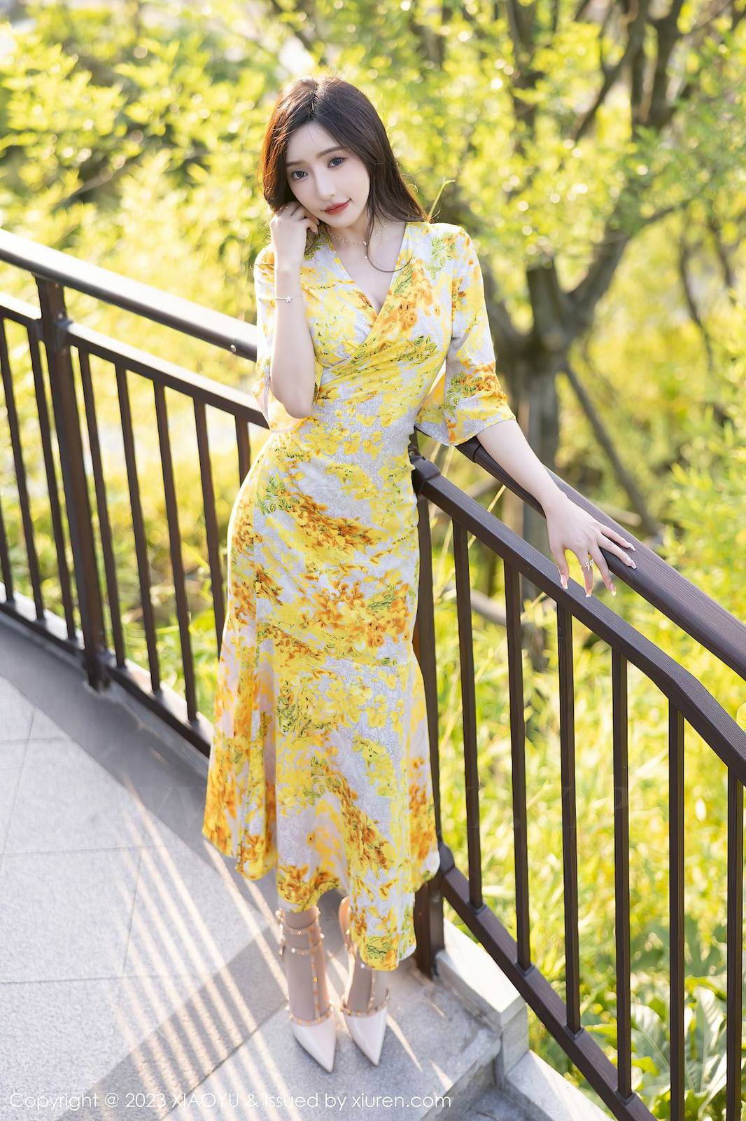 语画界性感女神王馨瑶yanni连衣长裙搭配原色丝袜贵州旅拍-13