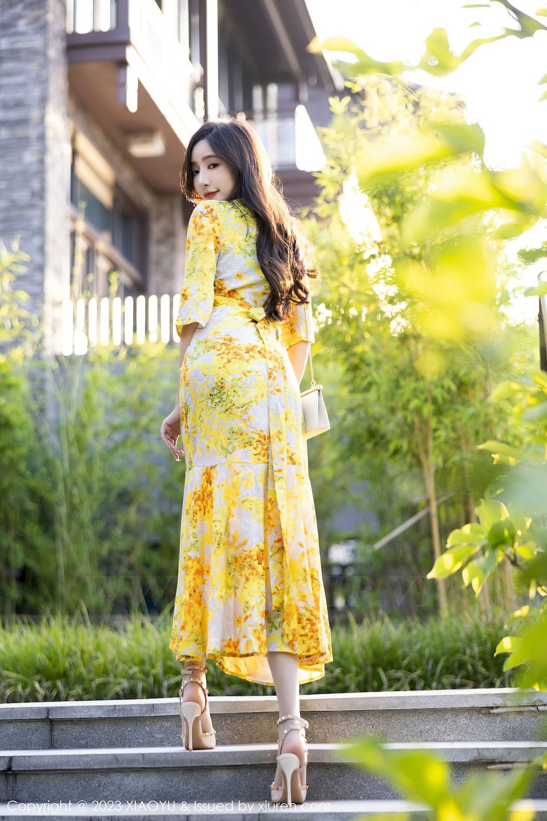 语画界性感女神王馨瑶yanni连衣长裙搭配原色丝袜贵州旅拍-11