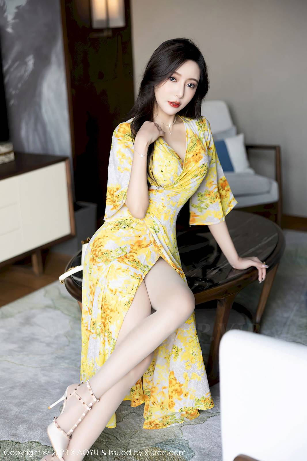 语画界性感女神王馨瑶yanni连衣长裙搭配原色丝袜贵州旅拍-16