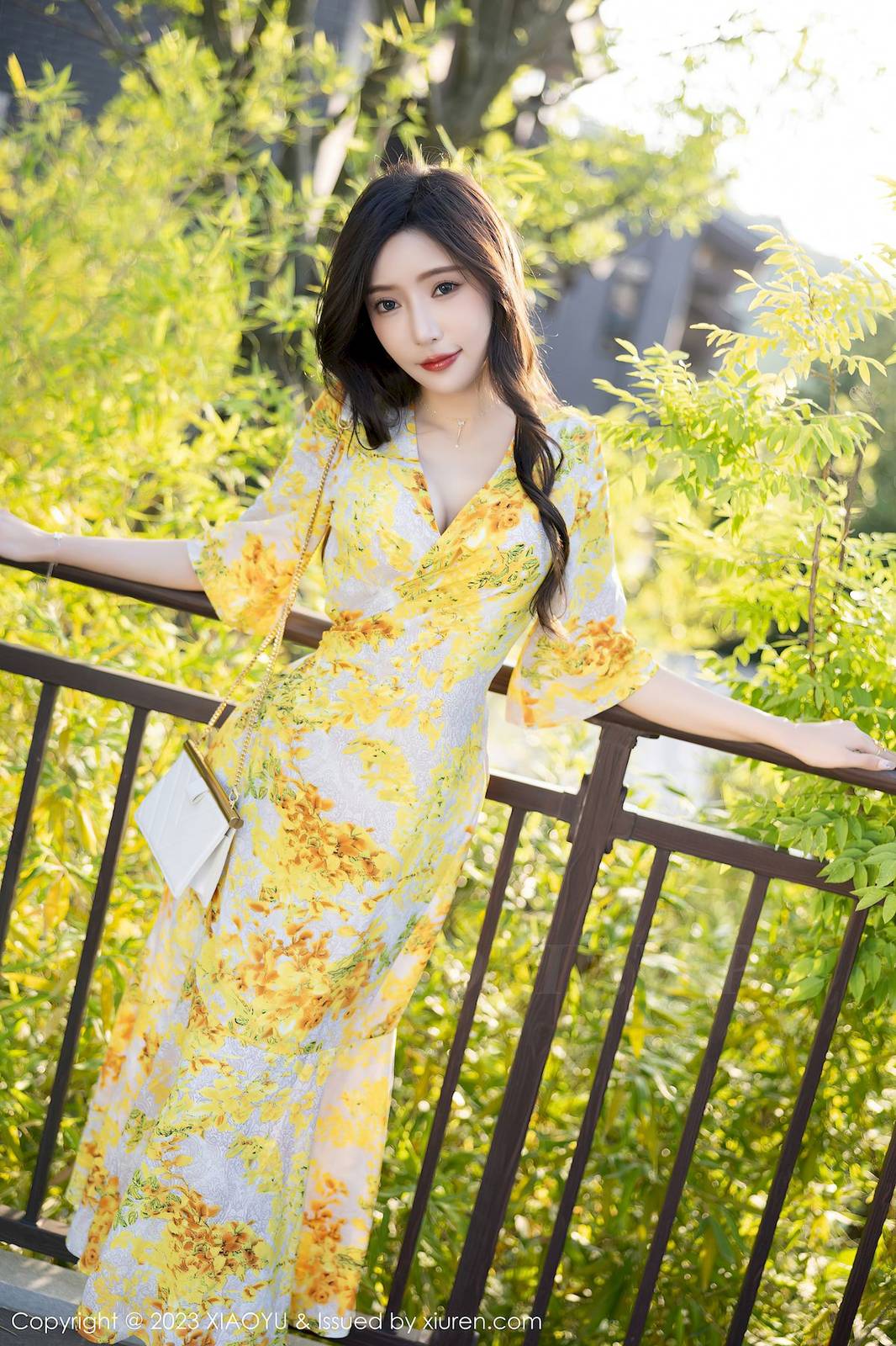 语画界性感女神王馨瑶yanni连衣长裙搭配原色丝袜贵州旅拍-23