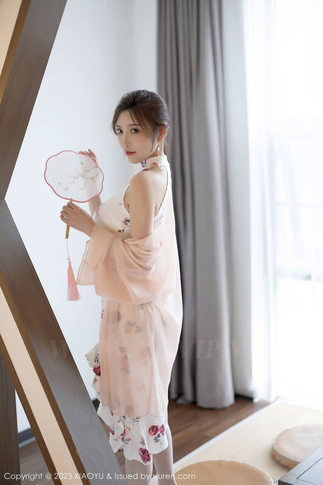 语画界性感女神杨晨晨Yome旗袍服饰搭配白色丝袜贵州旅拍