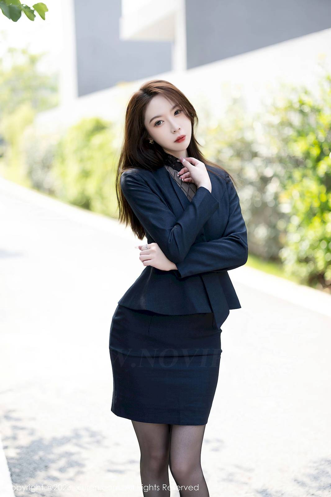 秀人网美女模特梦心玥职场OL制服搭配薄纱黑丝性感写真