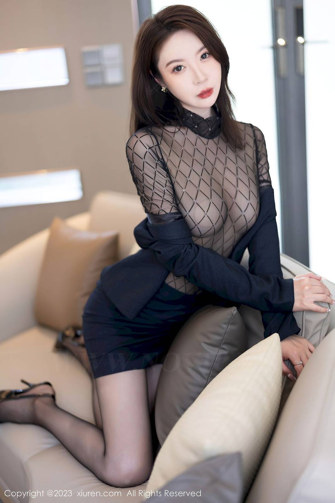 秀人网美女模特梦心玥职场OL制服搭配薄纱黑丝性感写真-49
