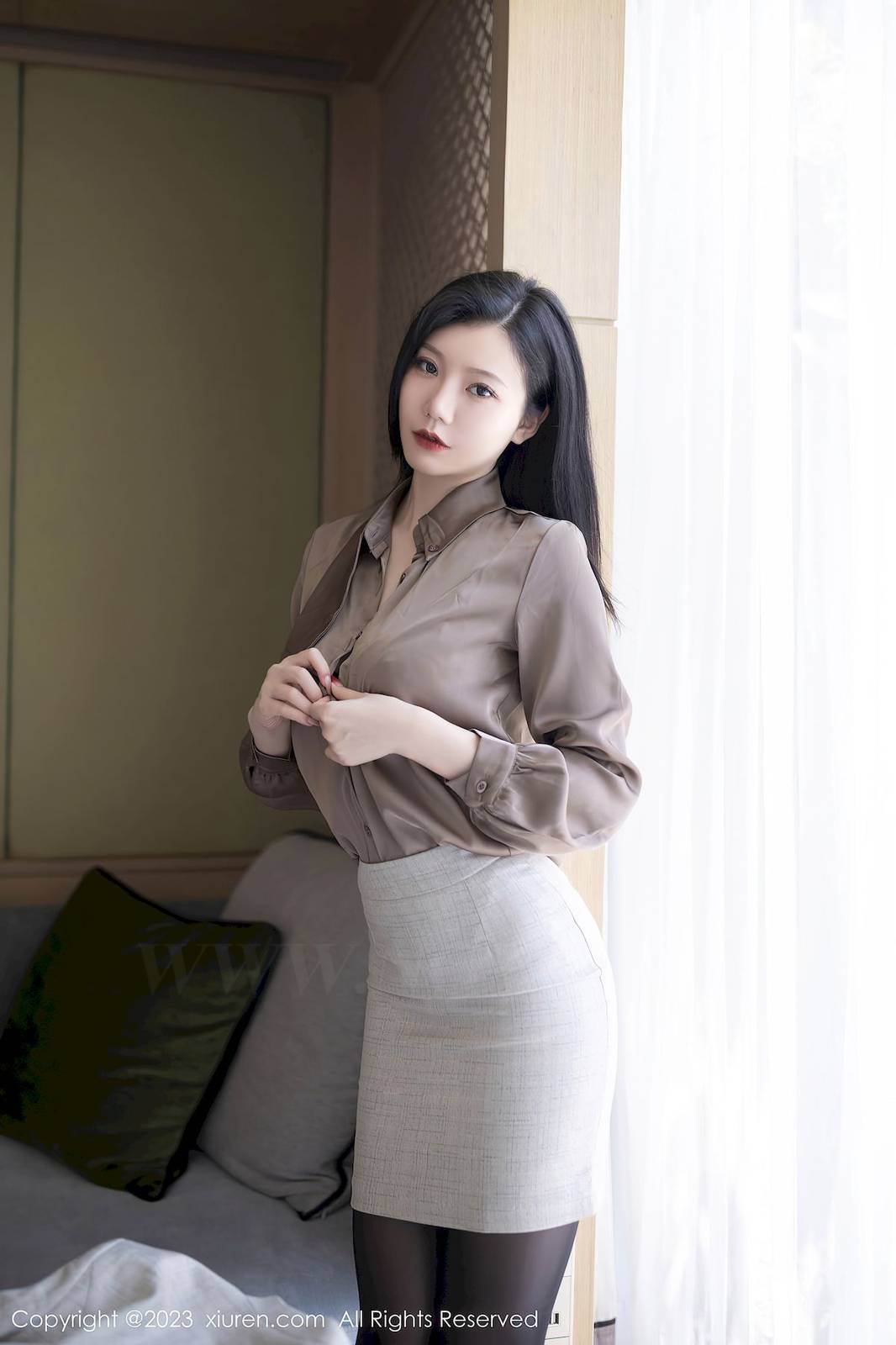 秀人网美女模特安然anran灰色职业OL黑丝魅惑泰国旅拍-20