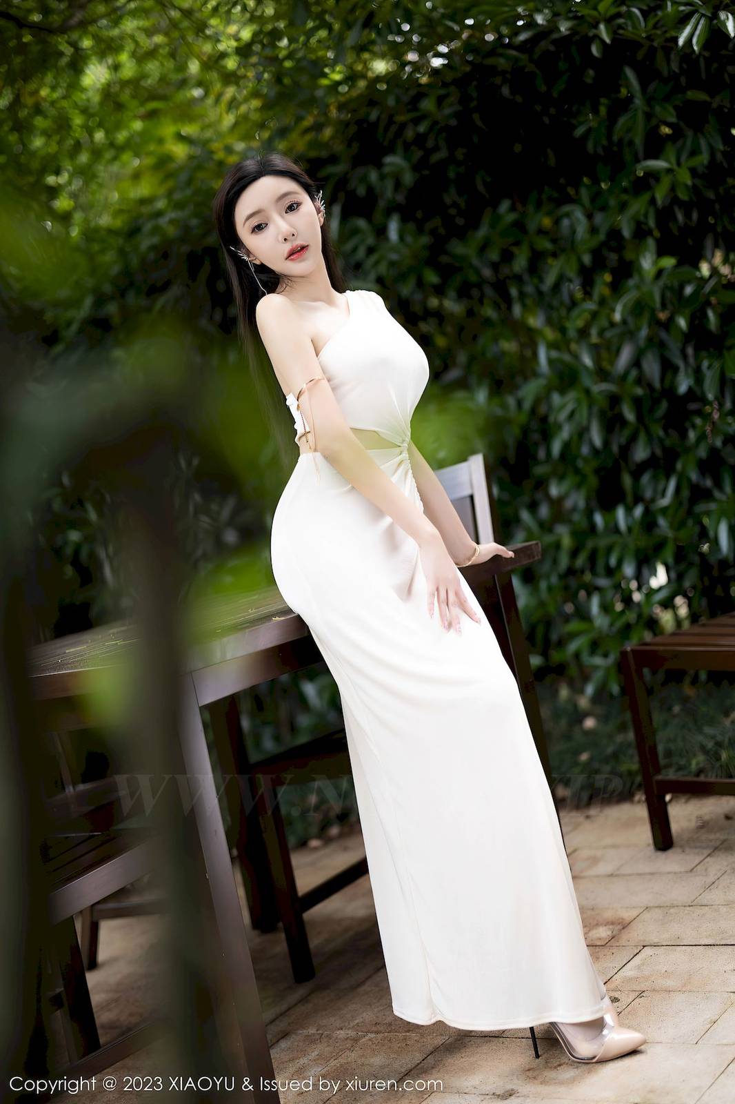 语画界性感女神王馨瑶yanni白色长裙搭配白丝袜贵州旅拍-6