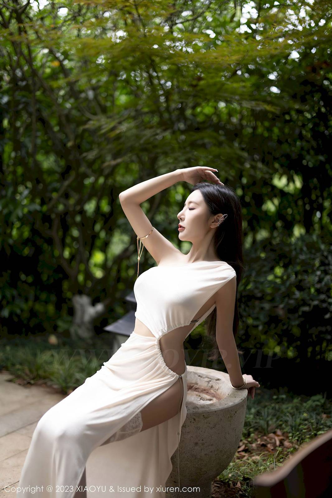 语画界性感女神王馨瑶yanni白色长裙搭配白丝袜贵州旅拍-22