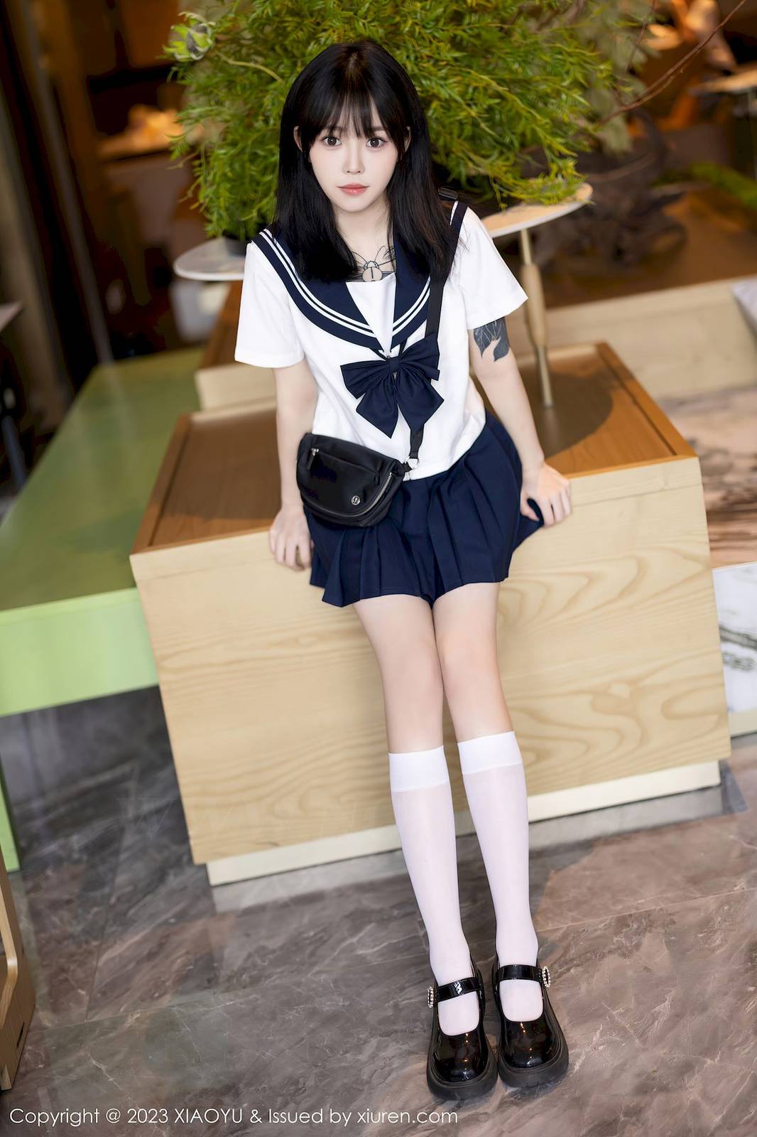 语画界美女模特小奶瓶呜呜学妹服饰搭配白色丝袜写真-5