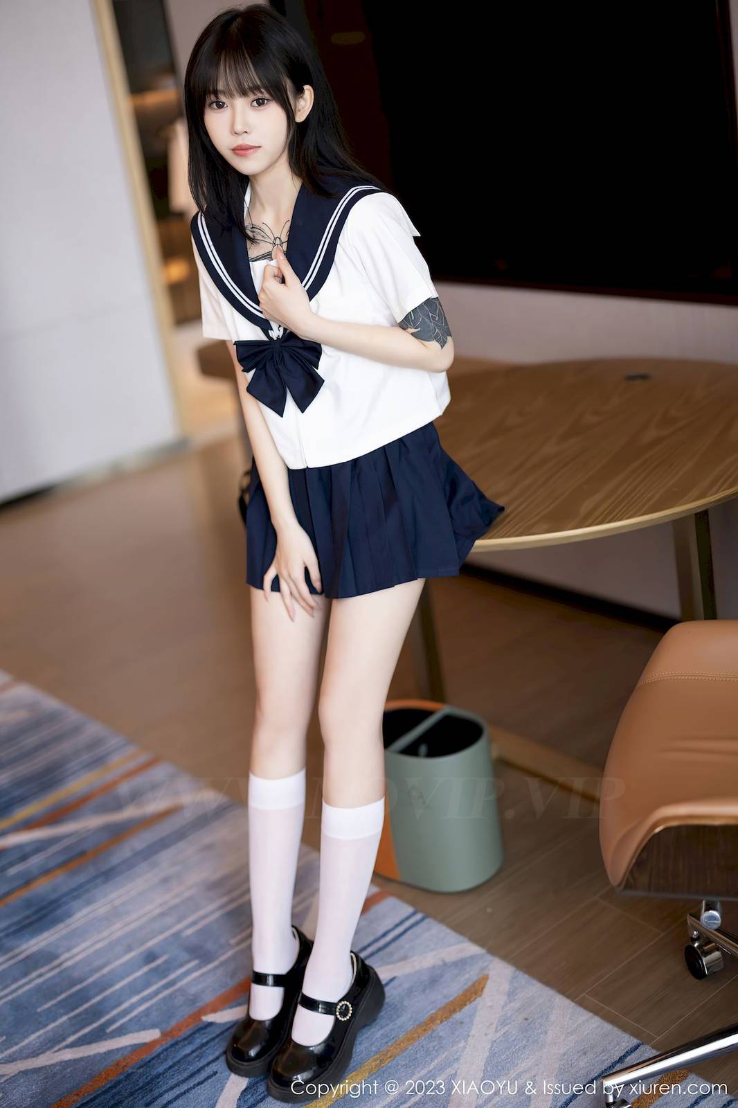 语画界美女模特小奶瓶呜呜学妹服饰搭配白色丝袜写真-18