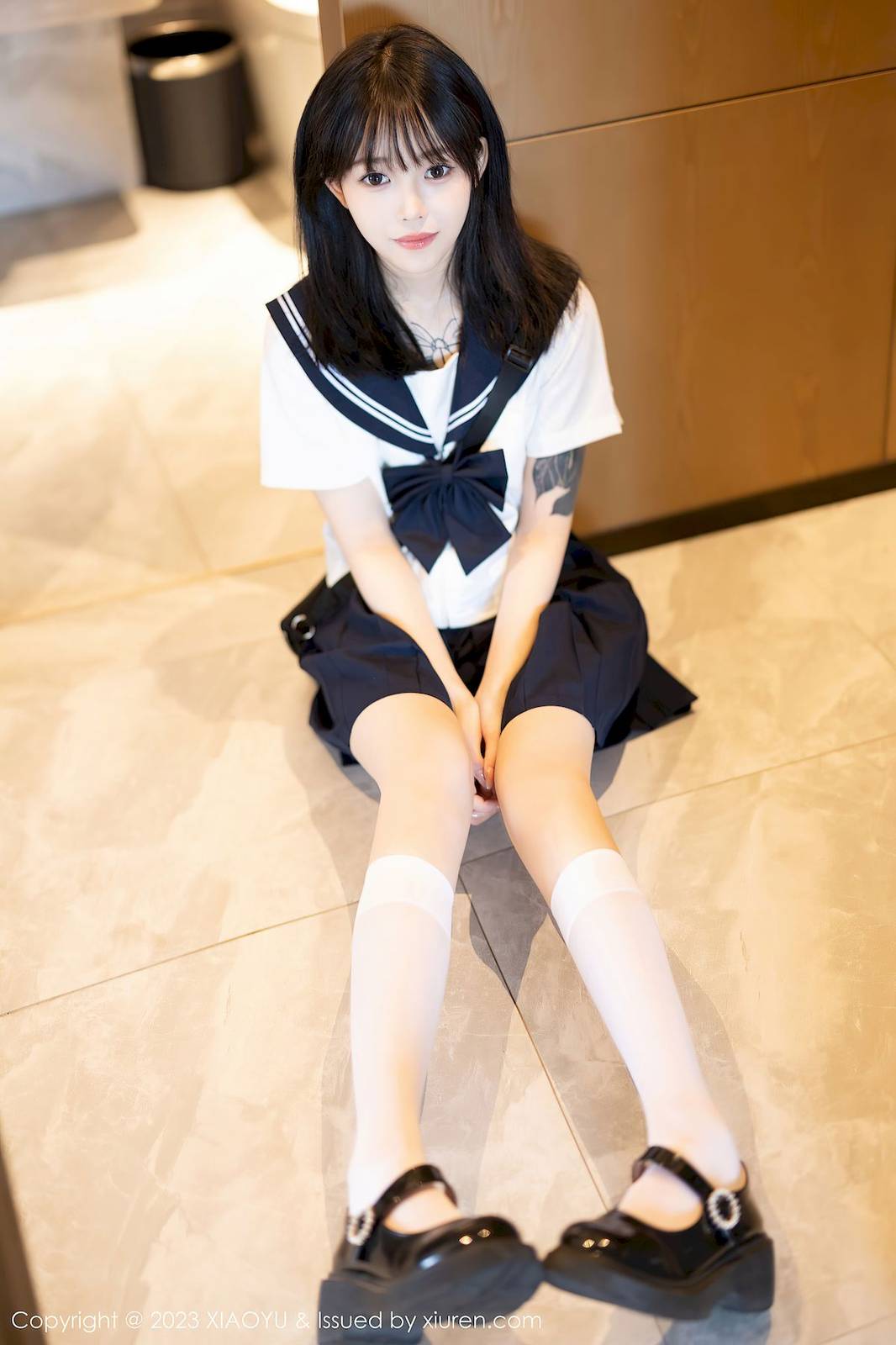 语画界美女模特小奶瓶呜呜学妹服饰搭配白色丝袜写真-14