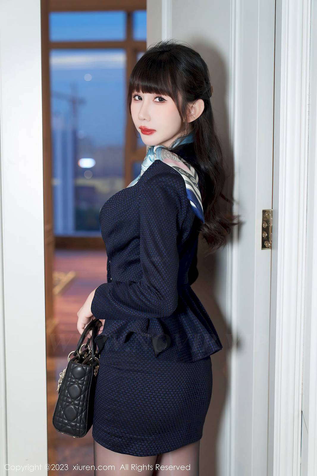 秀人网美女模特波巧酱蓝色职业OL尽显御姐气质厦门旅拍-21