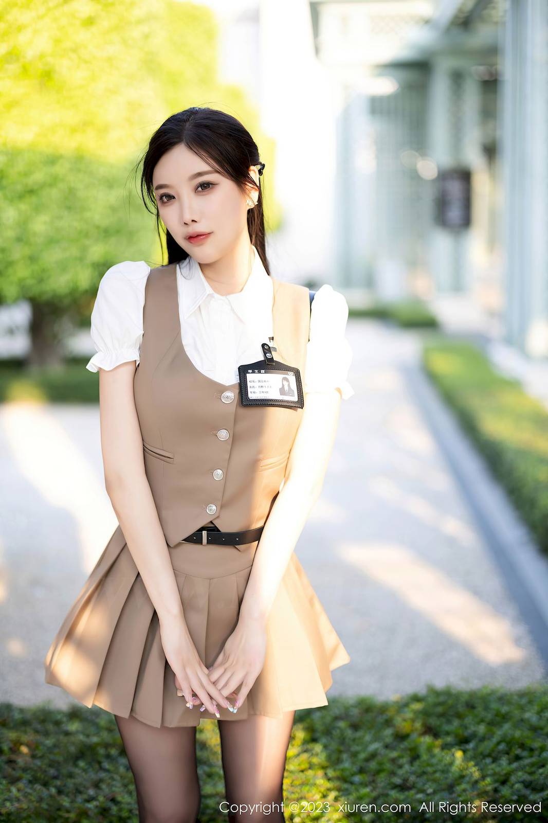 秀人网性感女神杨晨晨Yome杏色上衣搭配丰腴身材浙江旅拍-6