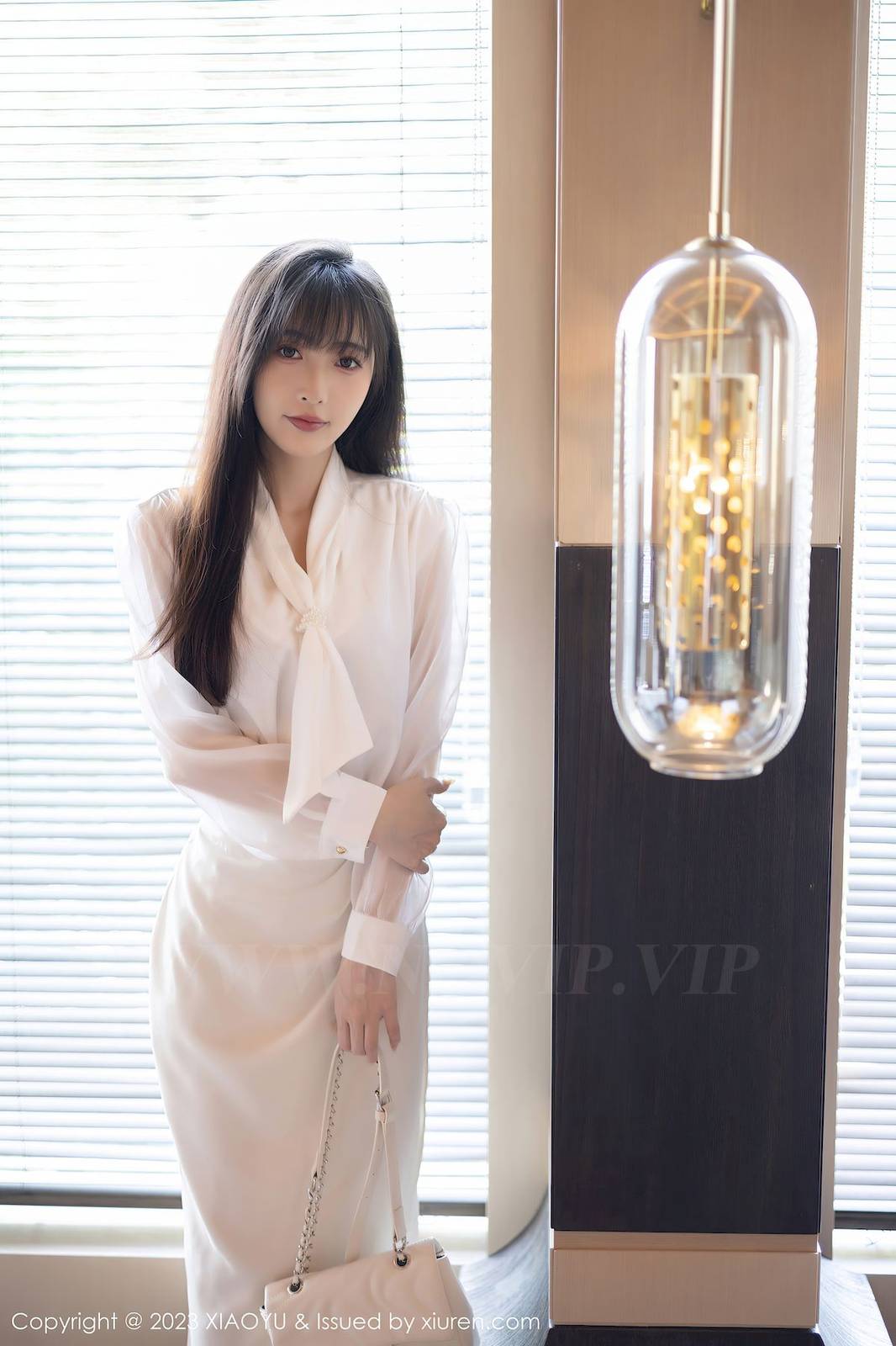 语画界美女模特林星阑白色长裙搭配原色丝袜惠州旅拍-11