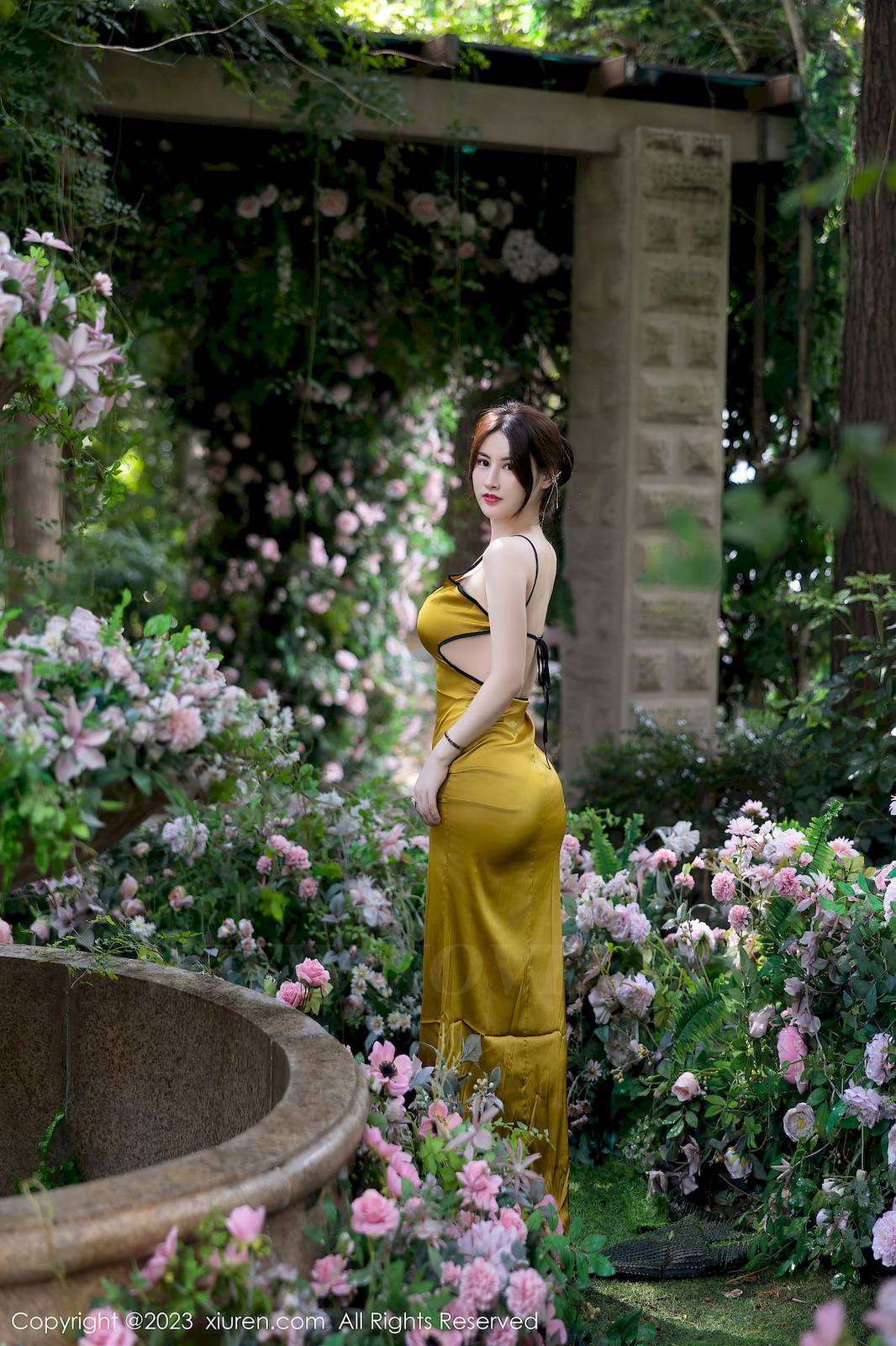 秀人网美女模特陈诗诗kiki吊带长裙搭配原色丝袜性感写真-8