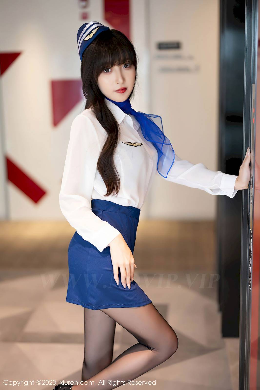 秀人网性感女神林星阑空姐制服搭配蓝色短裙安吉旅拍-8