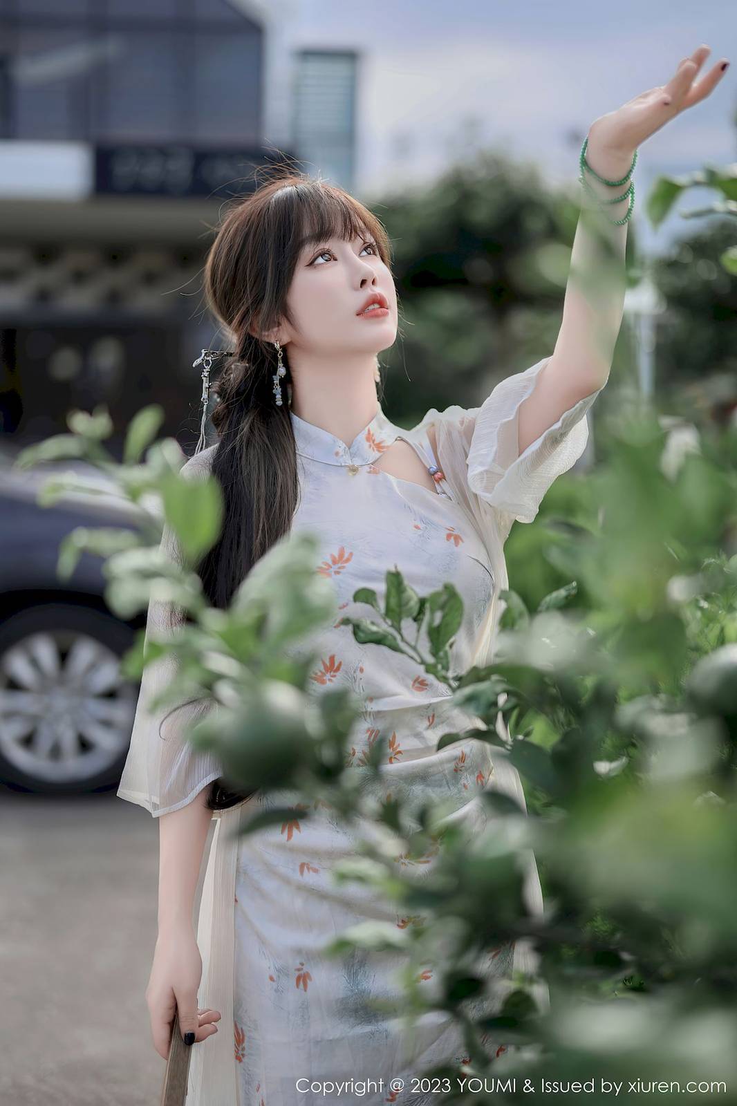 尤蜜荟性感女神王雨纯长款旗袍搭配原色赛维济州岛旅拍-3