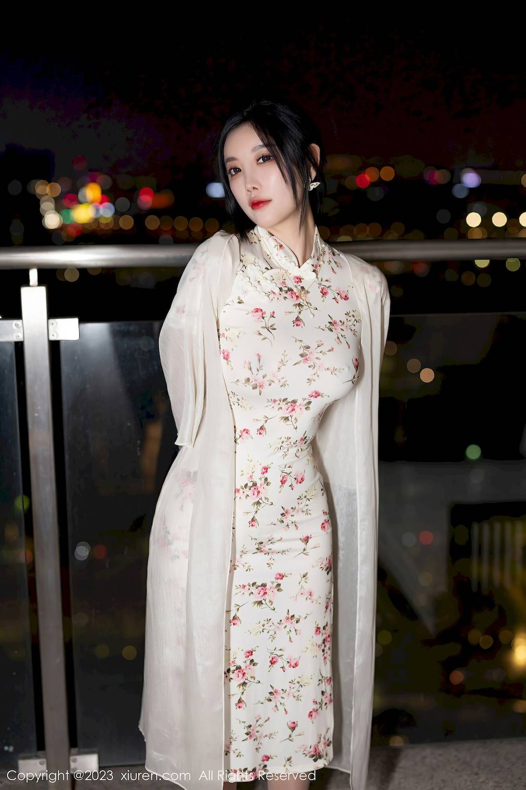 秀人网性感女神杨晨晨Yome米色旗袍搭配原色丝袜浙江旅拍