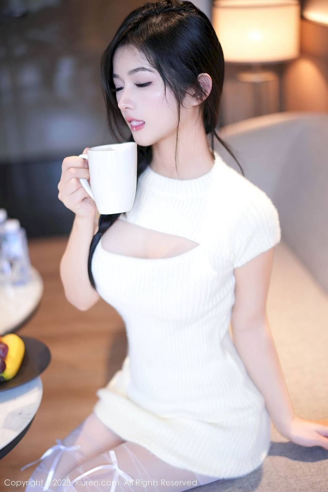 秀人网新人模特谭小灵连衣短裙搭配白色丝袜性感写真-9