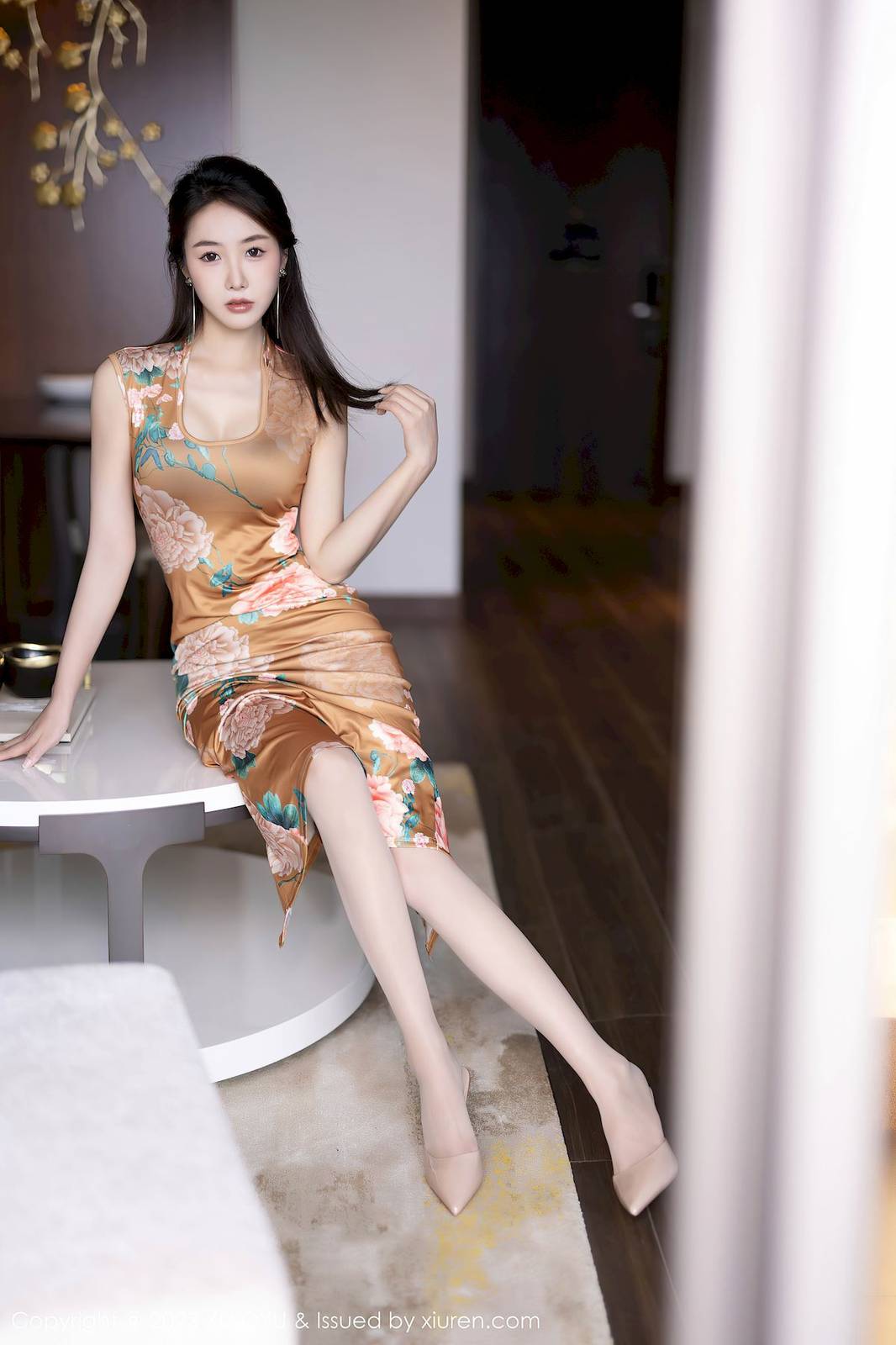 语画界美女模特苏苏阿旗袍服饰搭配原色丝袜性感写真-18