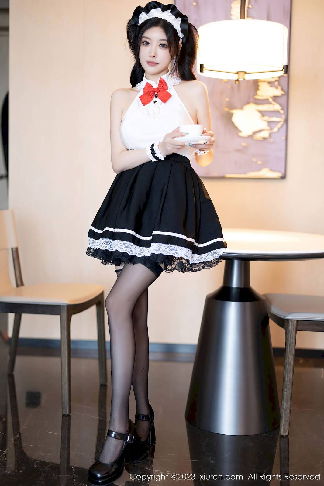 秀人网女神杨晨晨Yome白色上衣搭配黑色短裙性感写真-7