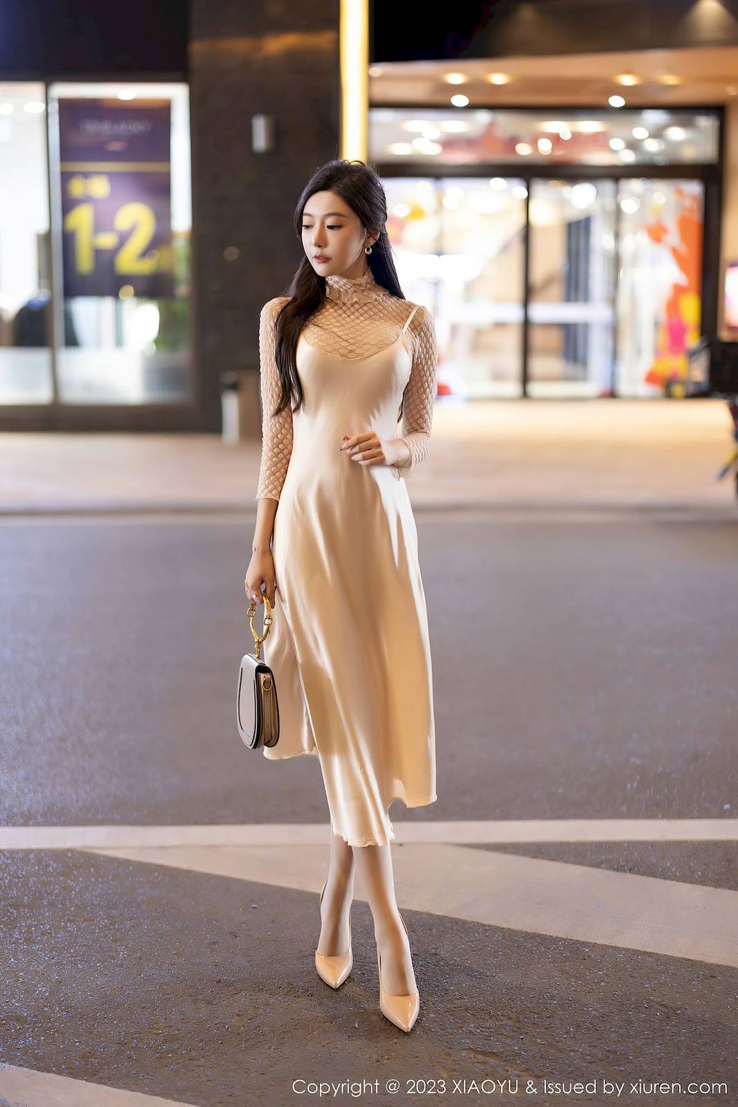 语画界女神王馨瑶yanni淡黄连衣长裙白色丝袜海南旅拍-10