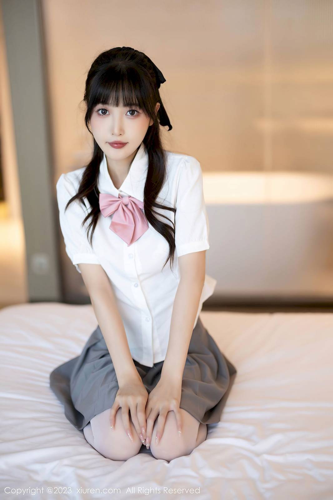 秀人网美女模特林星阑白色上衣搭配白丝短裙性感写真-16