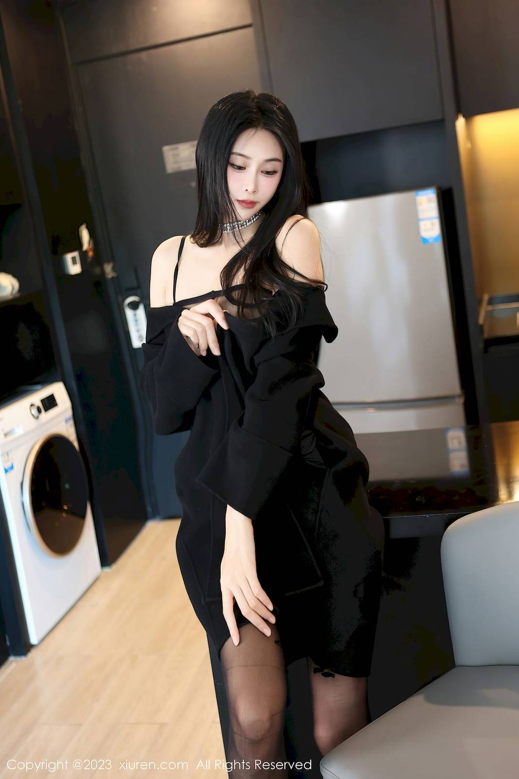 秀人网美女模特草莓mm黑色外套搭配魅惑黑丝性感写真-10