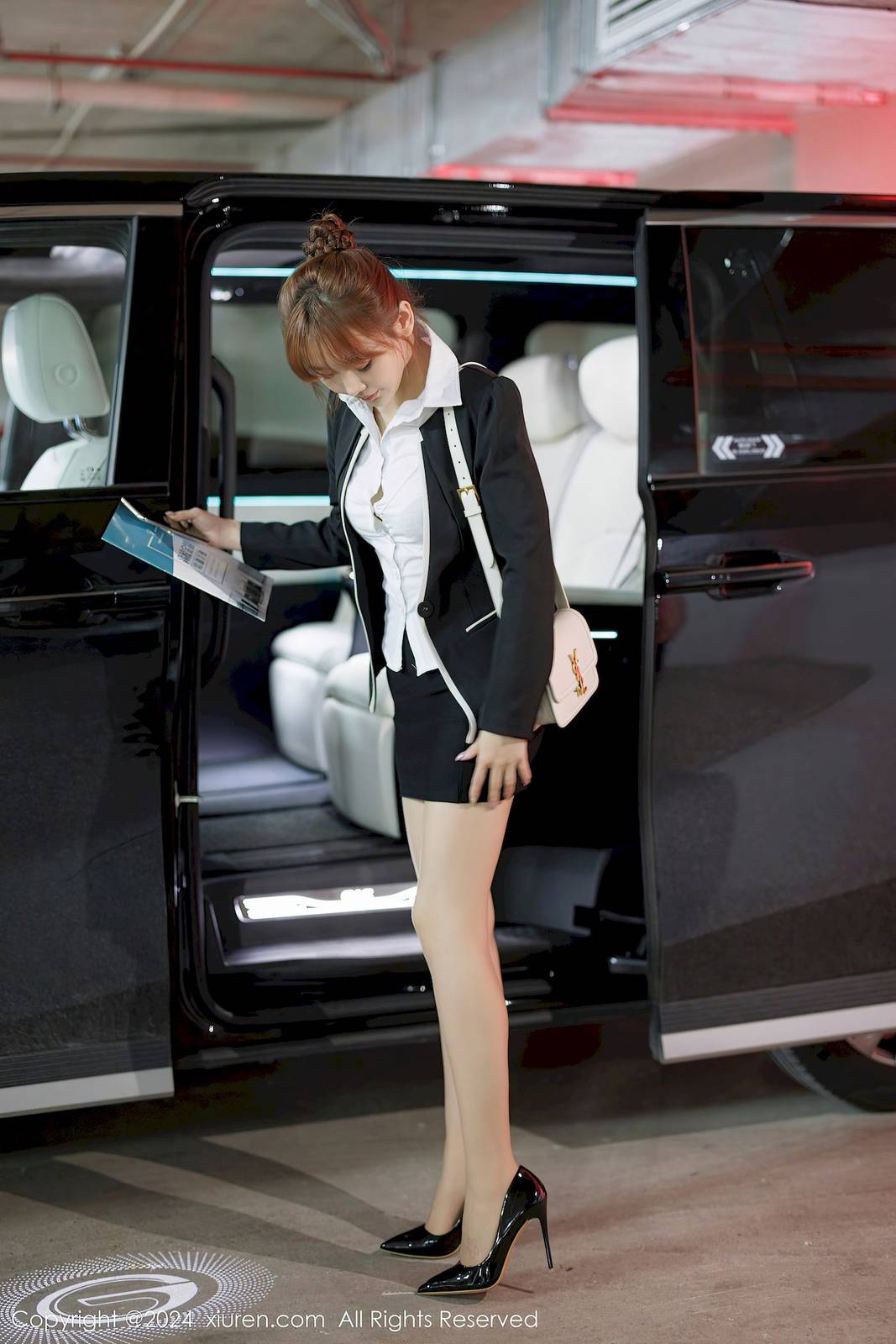 秀人网新人模特圆儿黑色职业装服饰搭配原色丝袜写真-7