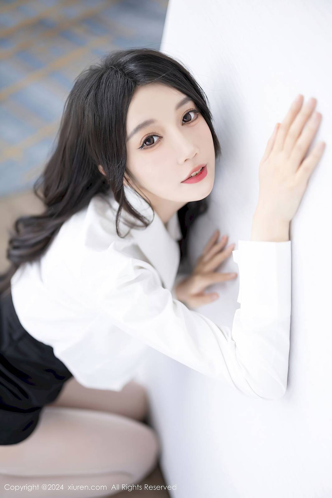 秀人网模特玥儿玥er白色外套搭配白色丝袜哈尔滨旅拍-26