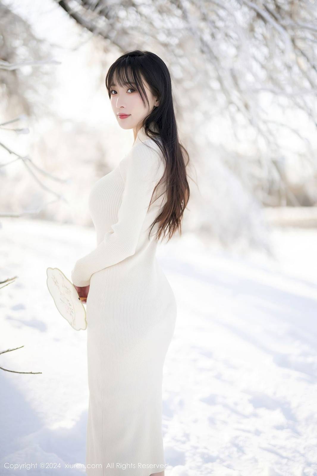 秀人网模特林星阑白色连衣长裙搭配灵动丝足哈尔滨旅拍-8