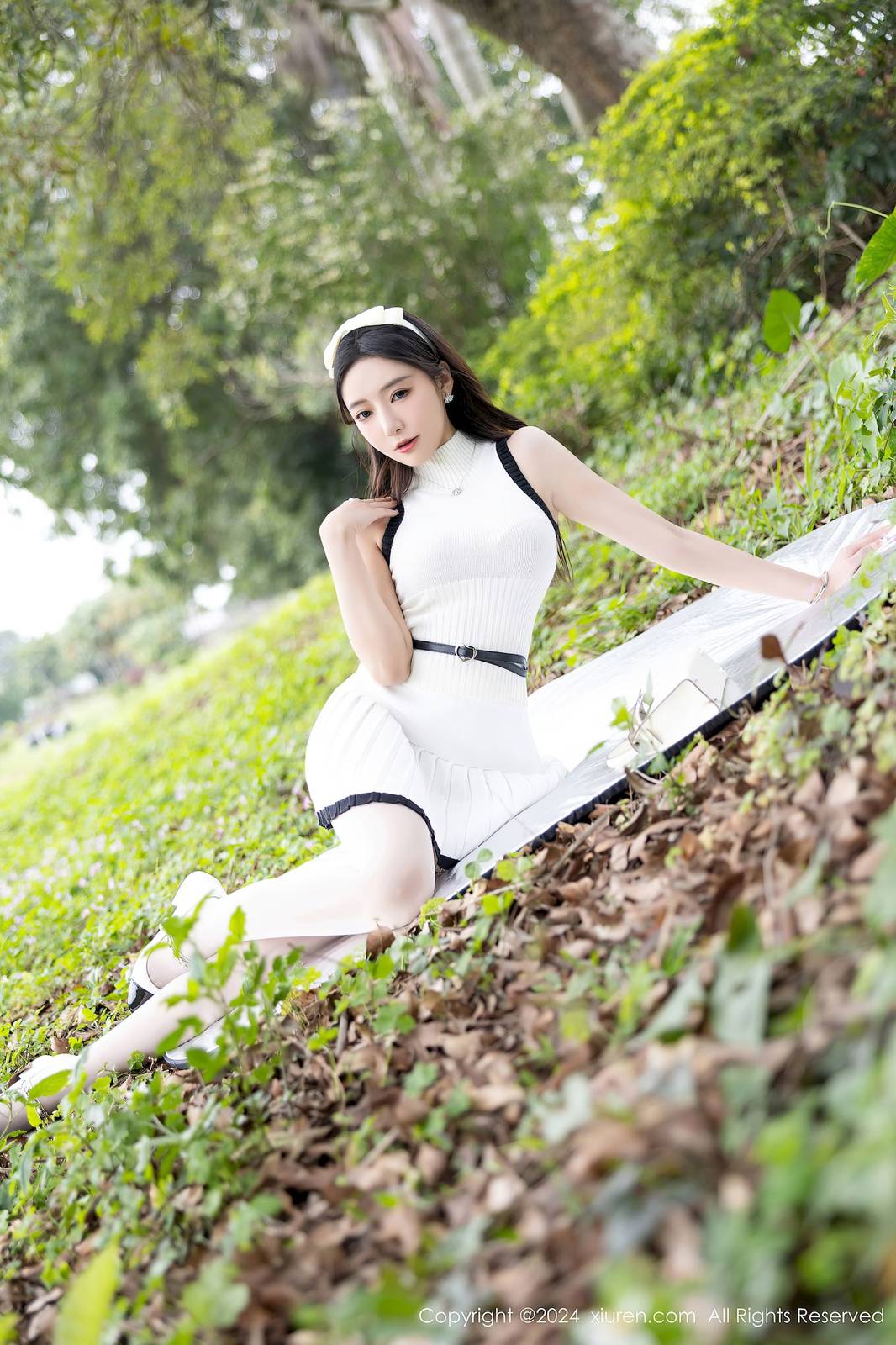 秀人网女神王馨瑶yanni白色连衣短裙白色丝袜哈尔滨旅拍-7