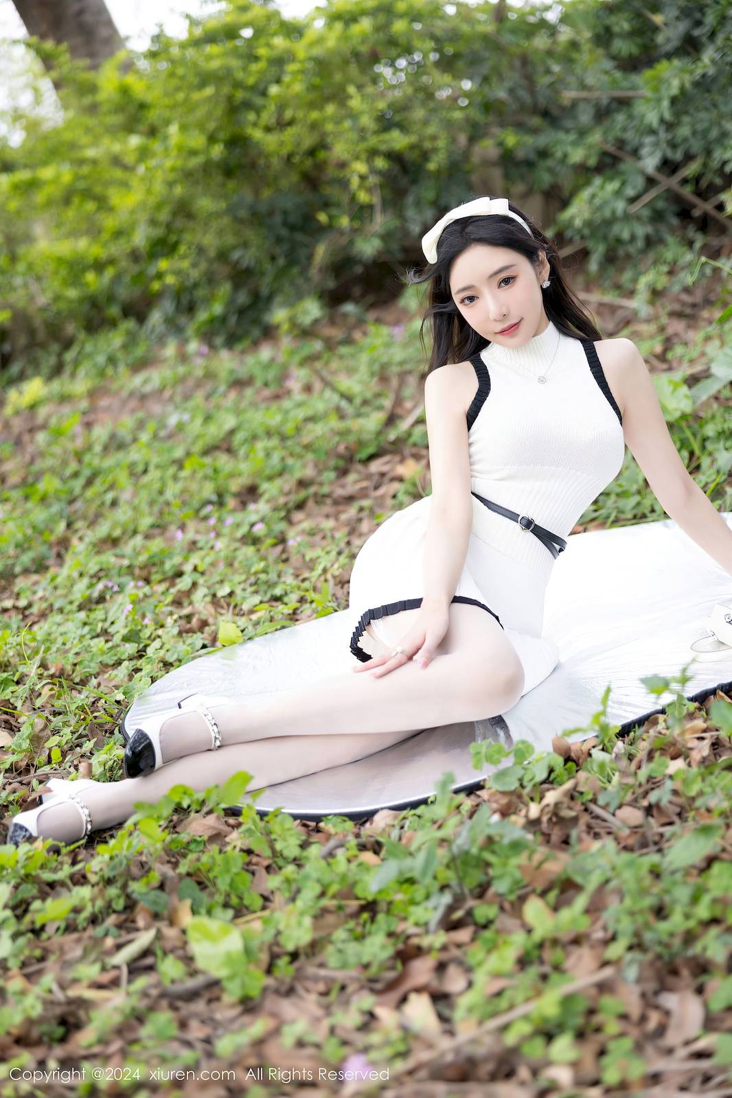 秀人网女神王馨瑶yanni白色连衣短裙白色丝袜哈尔滨旅拍-8