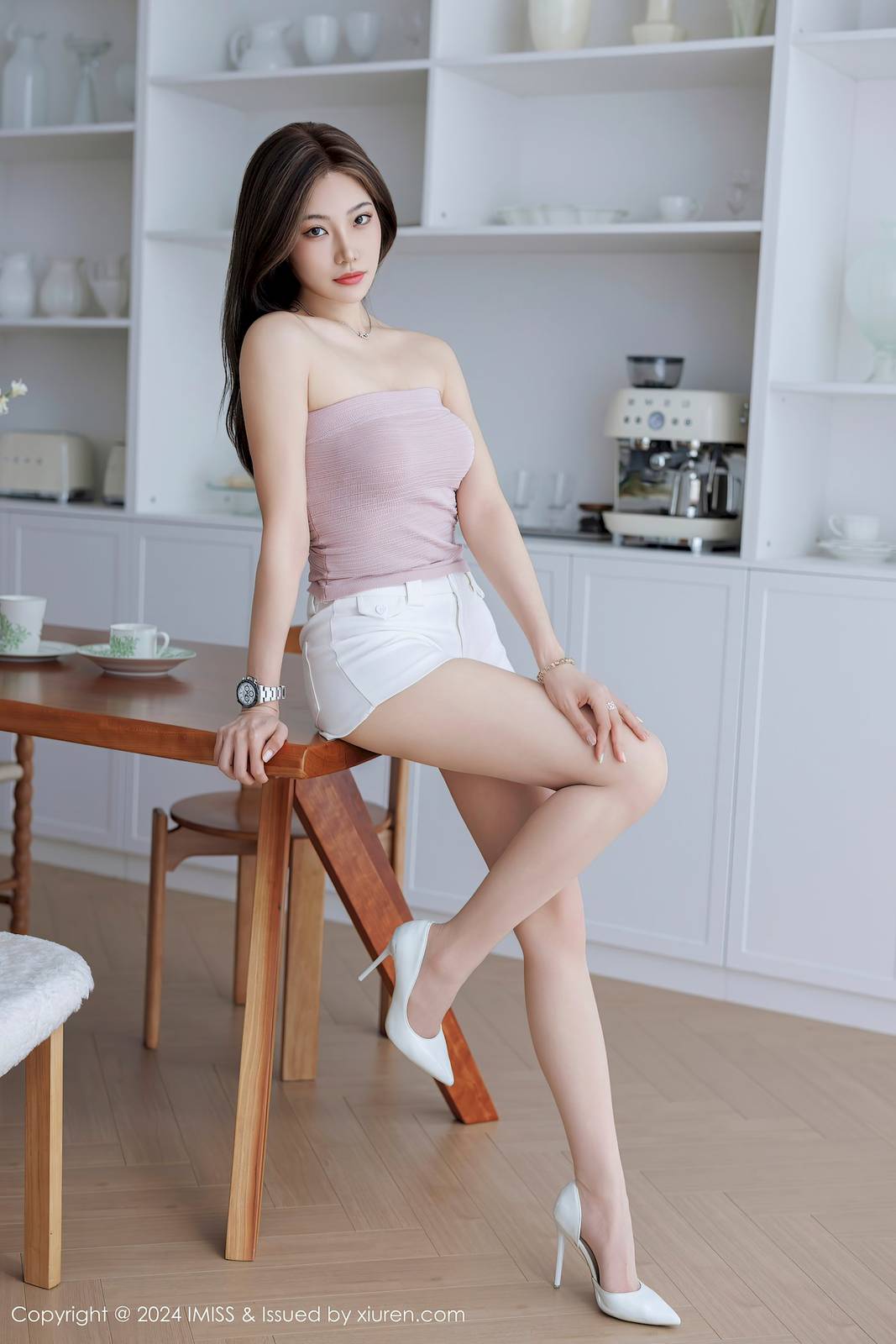 爱蜜社女神小狐狸Kathryn浅紫上衣搭配肉丝美腿性感写真-5