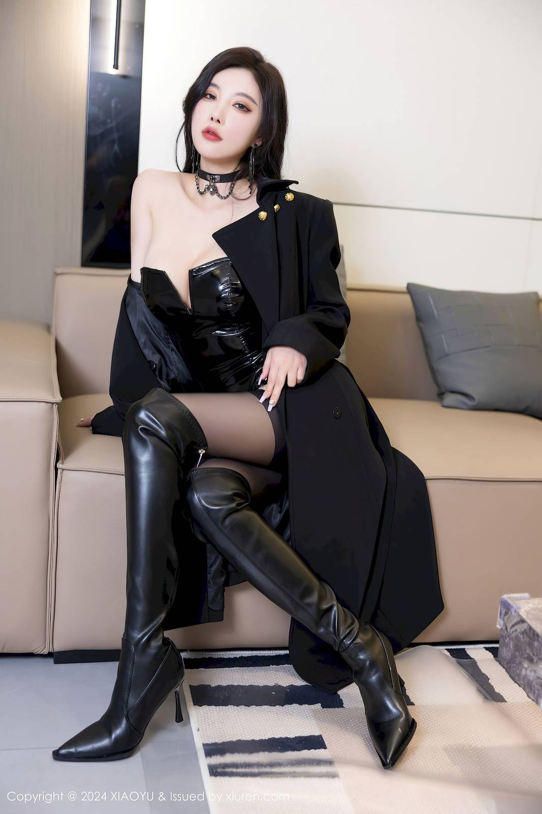 语画界女神杨晨晨Yome黑色外套搭配魅惑黑丝哈尔滨旅拍-27