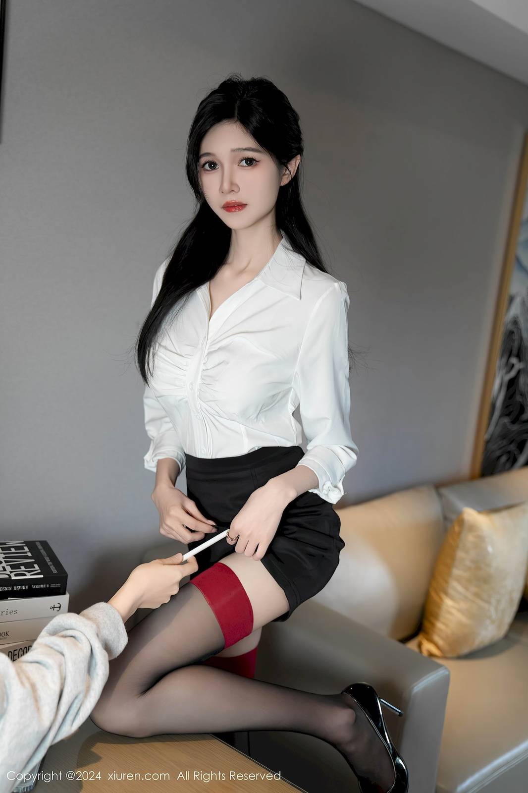 秀人网美女模特程程程-职场OL服饰黑丝系列性感写真-11