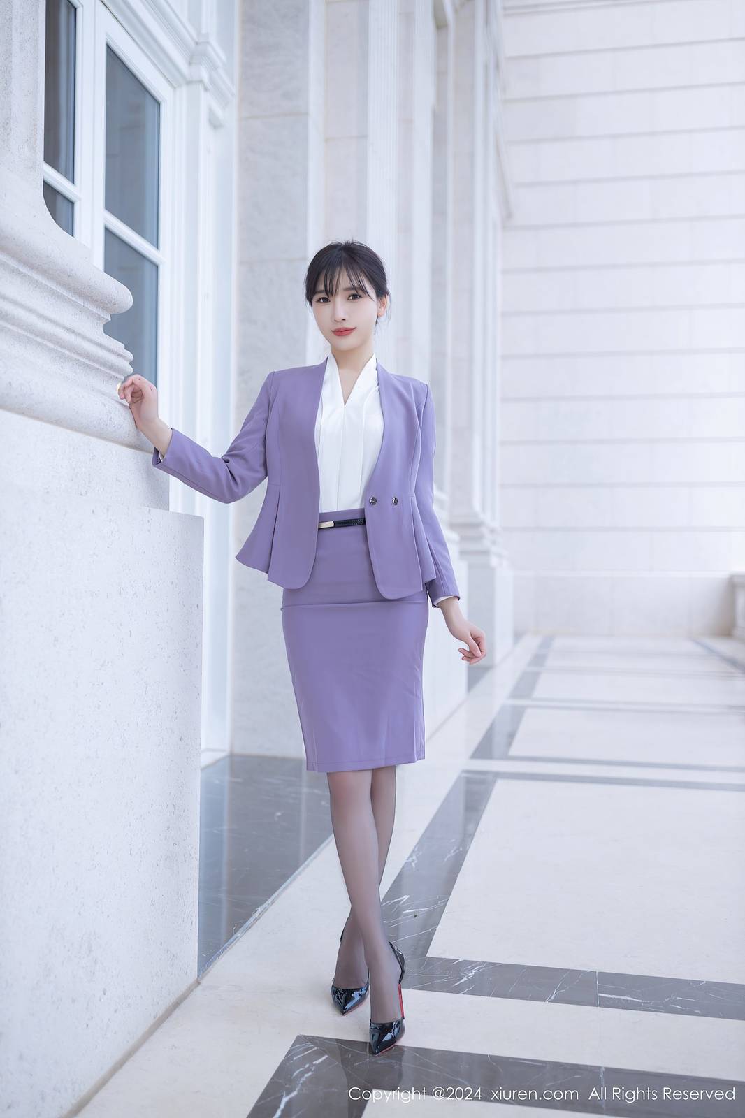 秀人网模特陆萱萱紫色制服搭配魅惑黑丝美腿性感写真-2