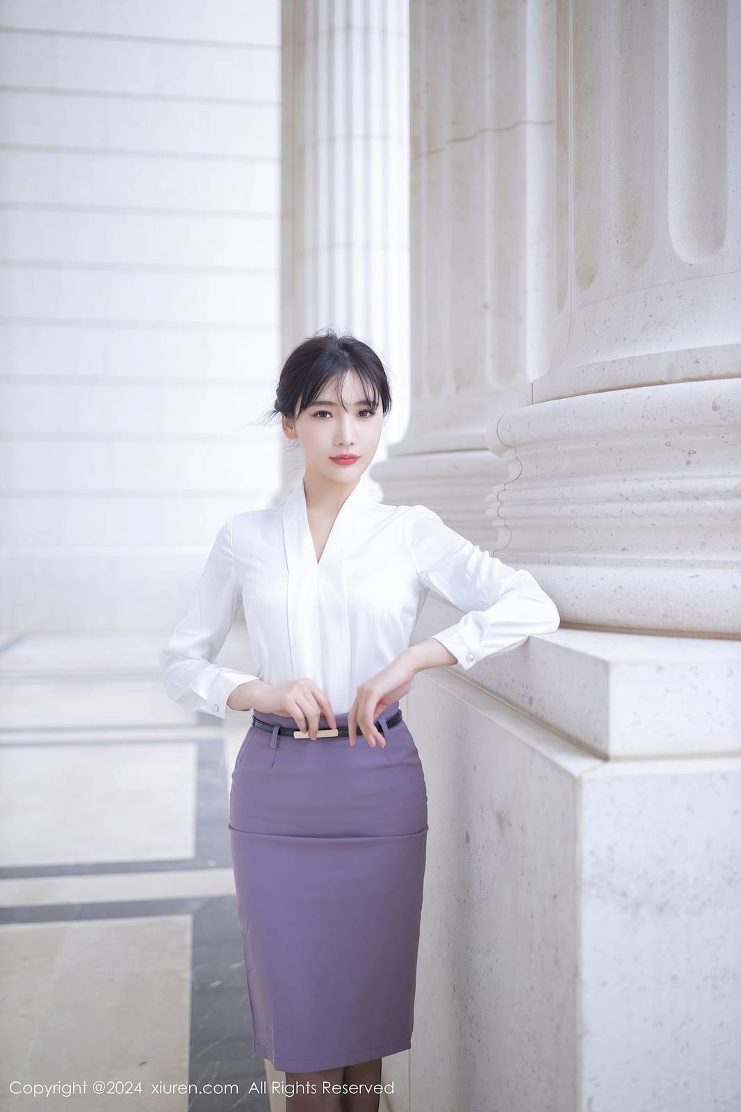 秀人网模特陆萱萱紫色制服搭配魅惑黑丝美腿性感写真-5