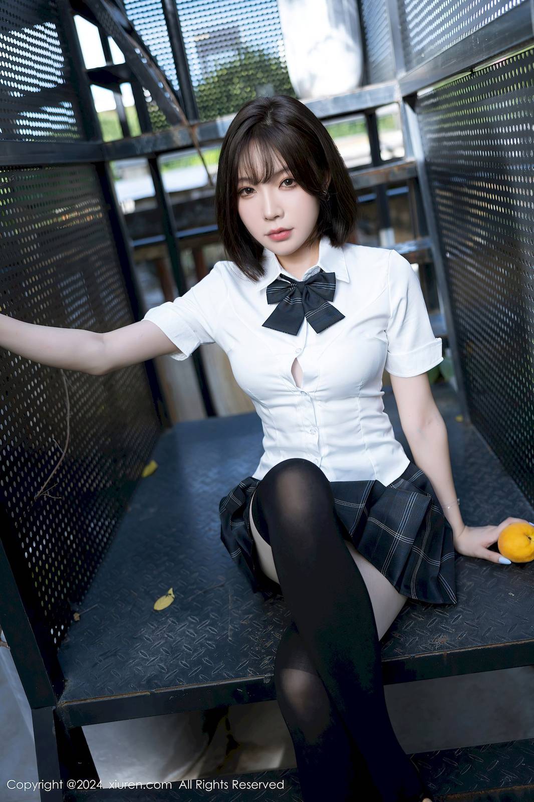 秀人网女神徐莉芝Booty学生制服搭配魅惑黑丝性感写真-42