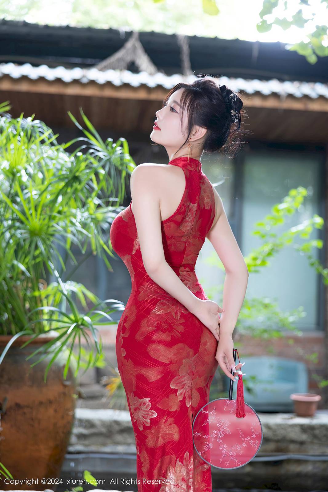 秀人网女神杨晨晨Yome红色旗袍搭配魅惑黑丝性感写真-22