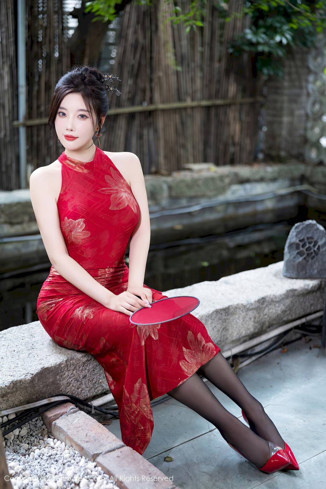 秀人网女神杨晨晨Yome红色旗袍搭配魅惑黑丝性感写真-34